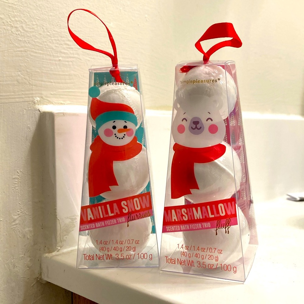 NWT set of scented bath fizzer trio. Great stocking stuffers